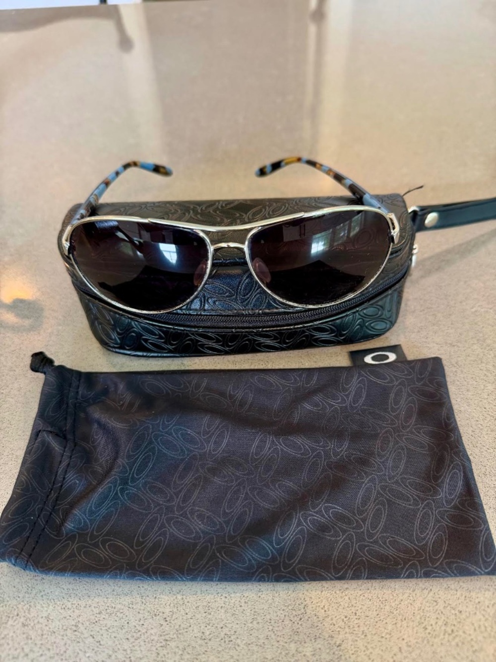 Oakley 004079 Feedback Sunglasses, Women's, Polished Chrome/Prism Sapphire
